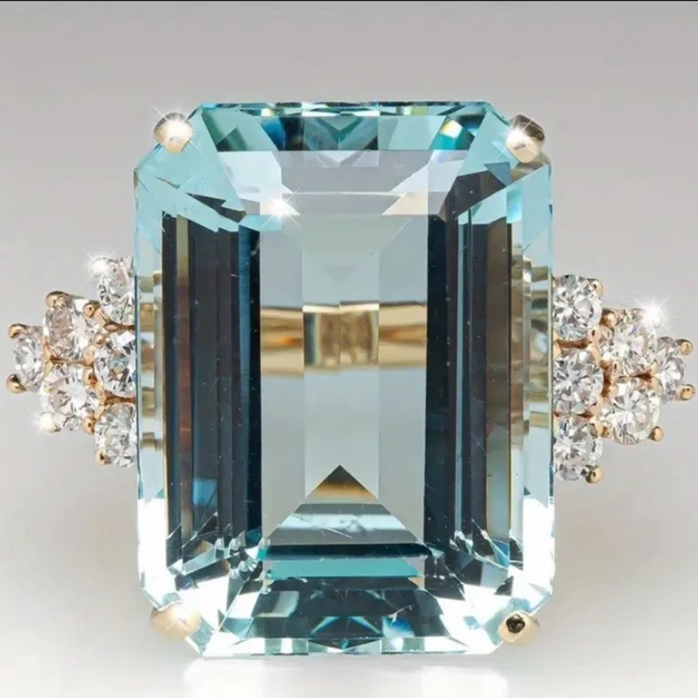 18k Gold Finish & Aquamarine Ring